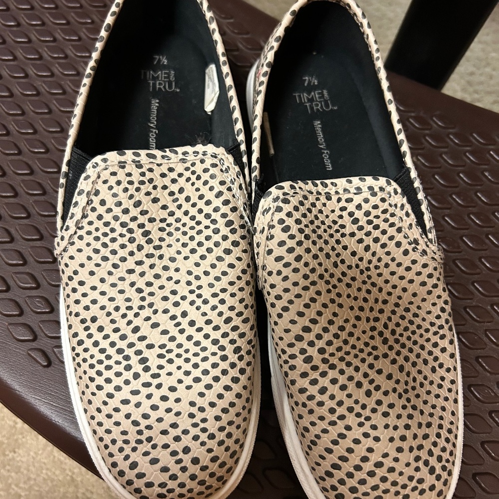 Time and Tru slip on shoes 7 1/2